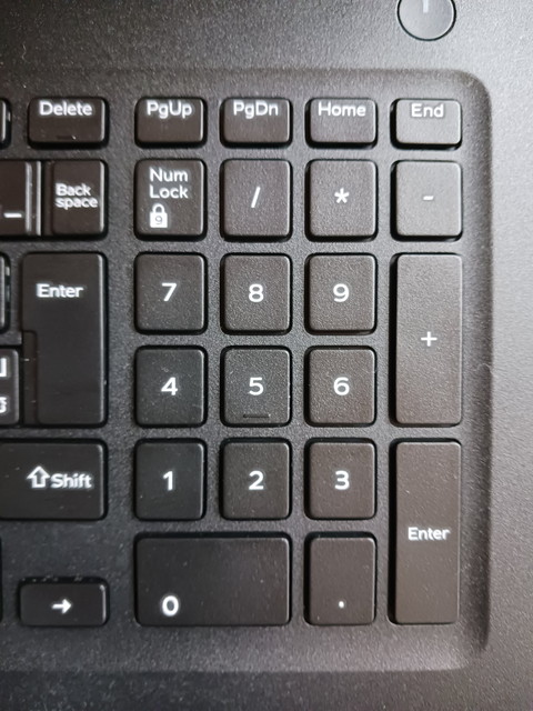 DELLノートパソコンのテンキー部分の拡大写真
