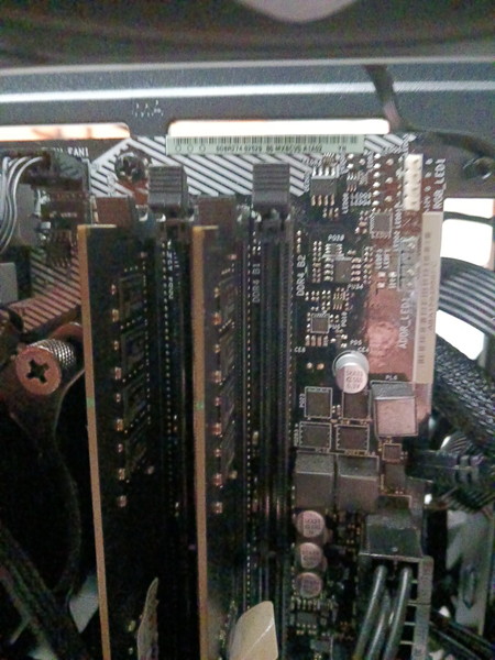 ASRockマザーボード DDR4メモリスロット ADDR_LED1 装着確認 早川スタイル