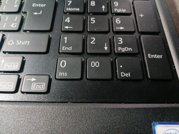 キータッチがよい、富士通のキーボード。テンキ―のアップ。