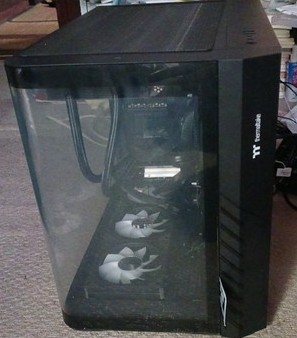 Thermaltakeケース 正面 ファンLED消灯状態 修理前 糸魚川市 早川スタイル