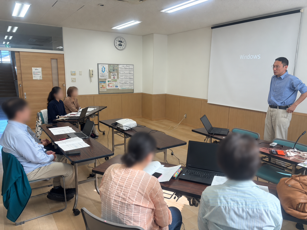 AI体験講座で説明を聞く参加者 糸魚川市 早川スタイル