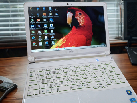 富士通 LIFEBOOK AH54/H 旧パソコン外観 糸魚川市 早川スタイル